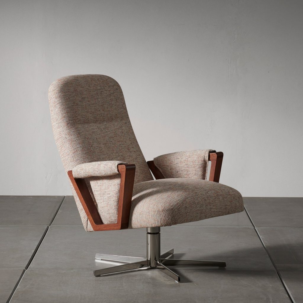 Revolve Chair